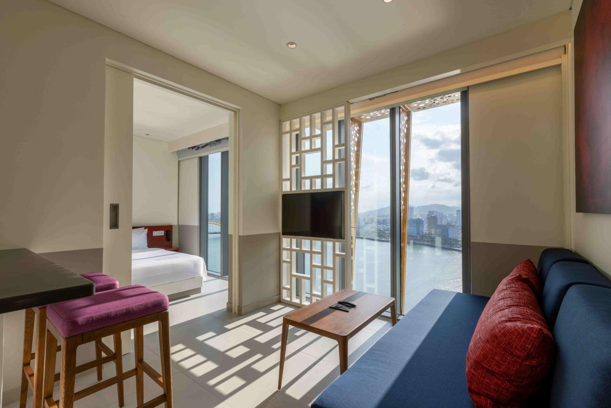 Wink Icon Hotel Danang Riverside - Luxury Suites - 24Hrs Stay & Rooftop Pool Bar エクステリア 写真