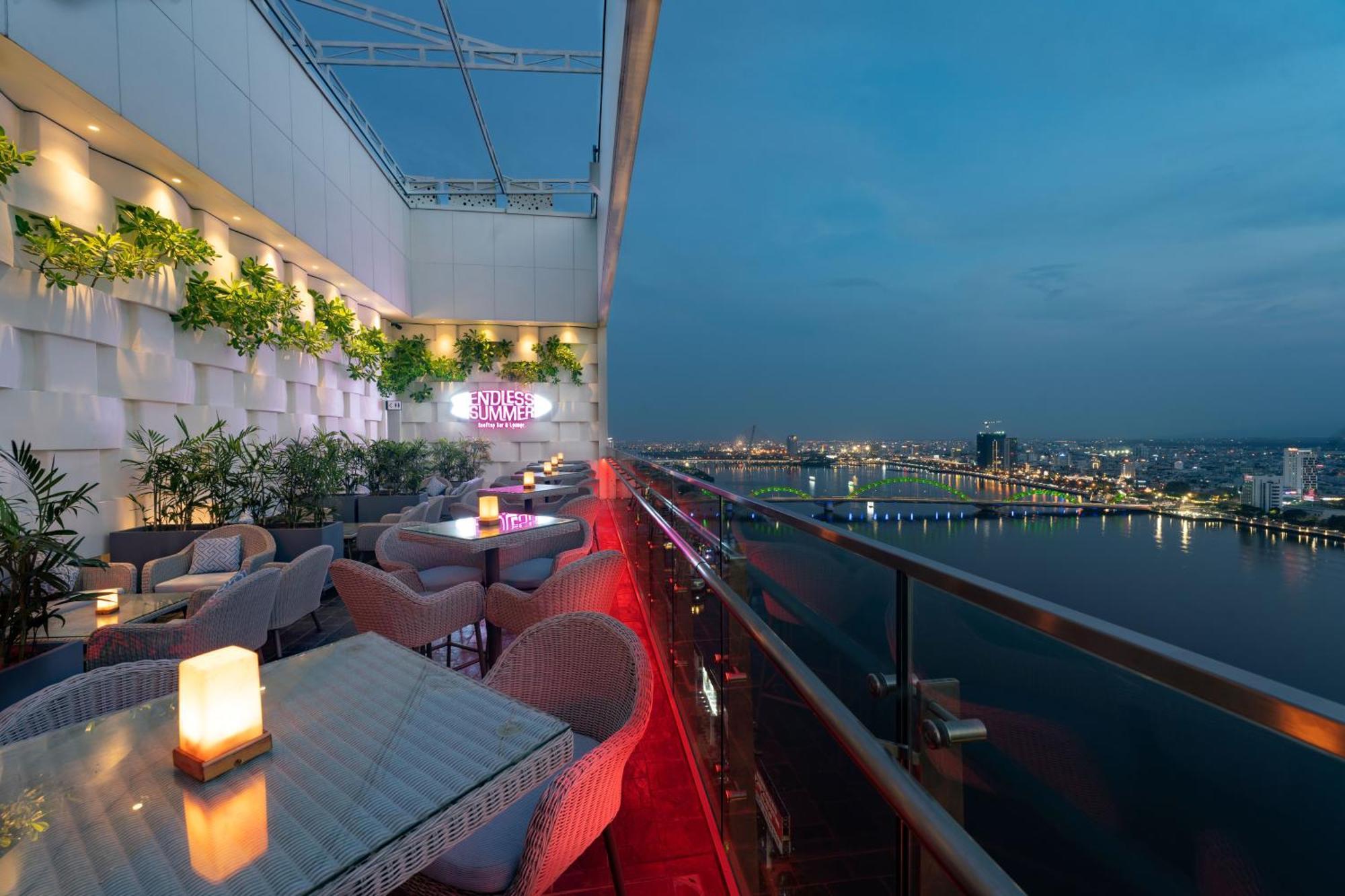 Wink Icon Hotel Danang Riverside - Luxury Suites - 24Hrs Stay & Rooftop Pool Bar エクステリア 写真