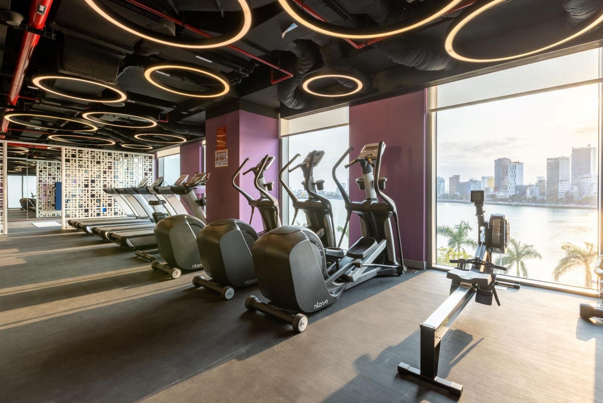 Wink Icon Hotel Danang Riverside - Luxury Suites - 24Hrs Stay & Rooftop Pool Bar エクステリア 写真